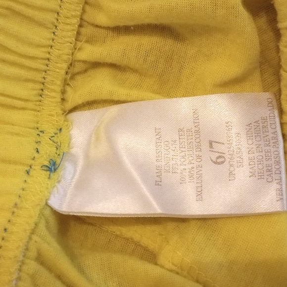 Bundle 3 For $15                     6/7 SpongeBob yellow Shorts - Picture 2 of 2